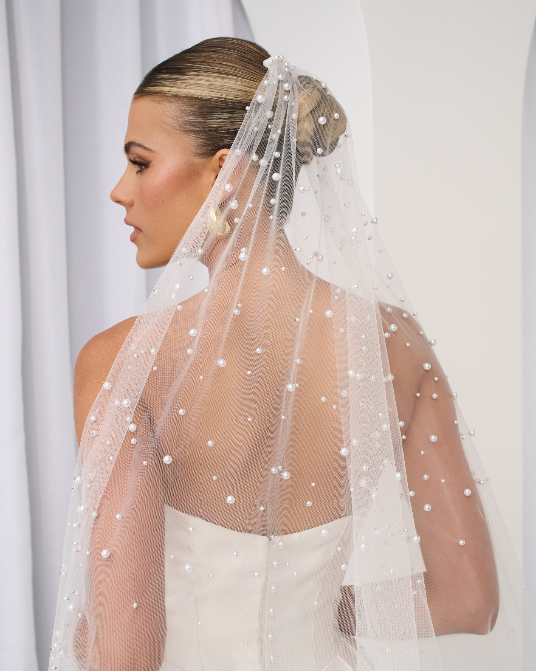 Pearl Trim Sheath Veil